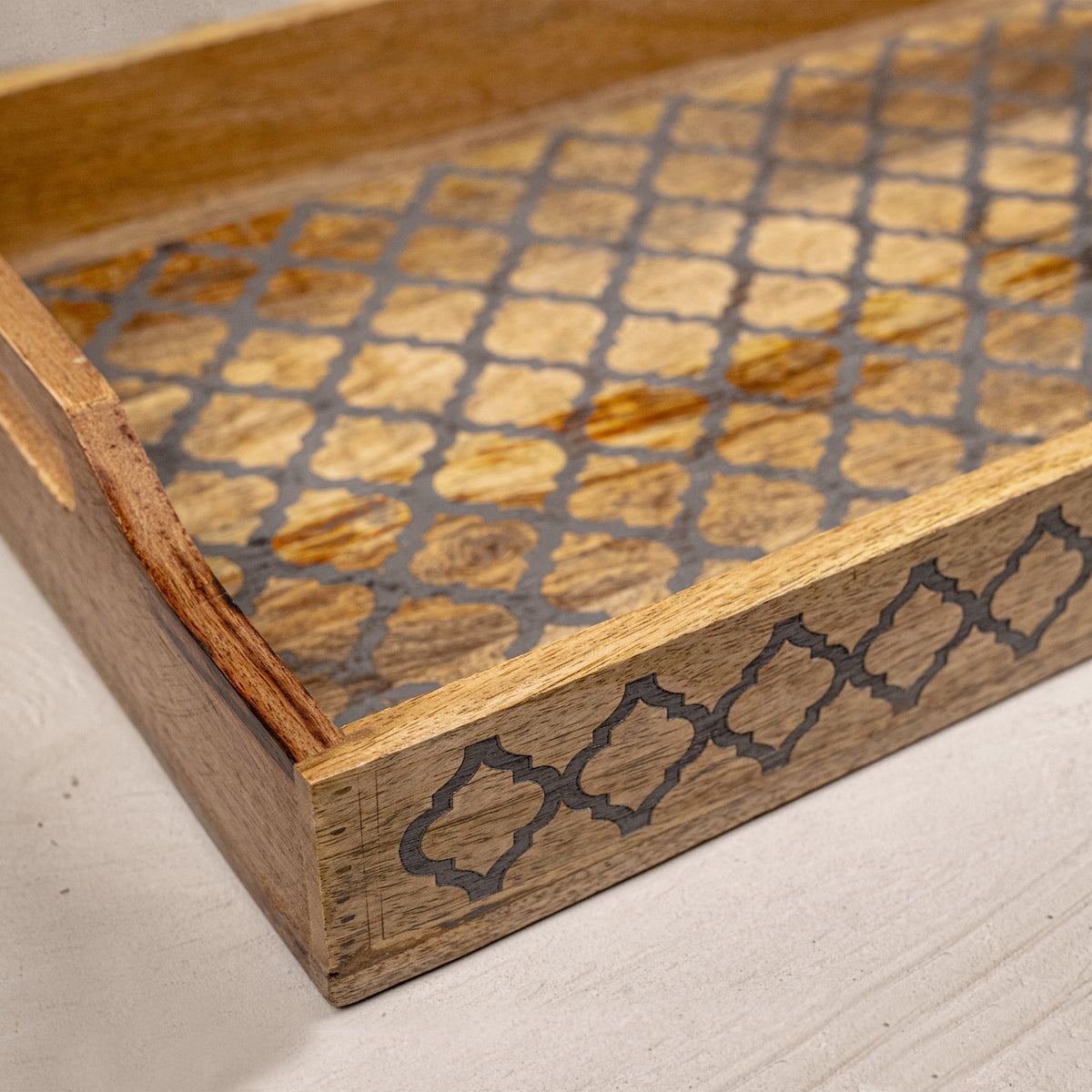 TEXTURED WOODEN TRAY – The 7 DeKor